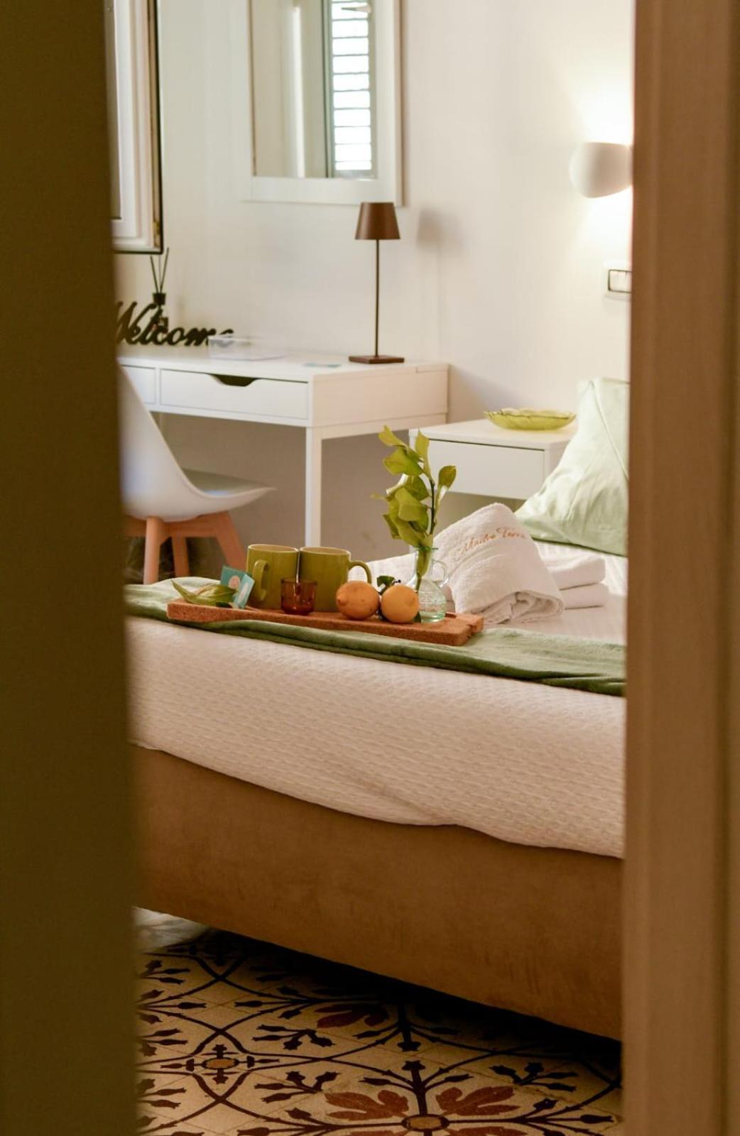 Madre Terra Airport Rooms And Suites Terrasini Exteriör bild