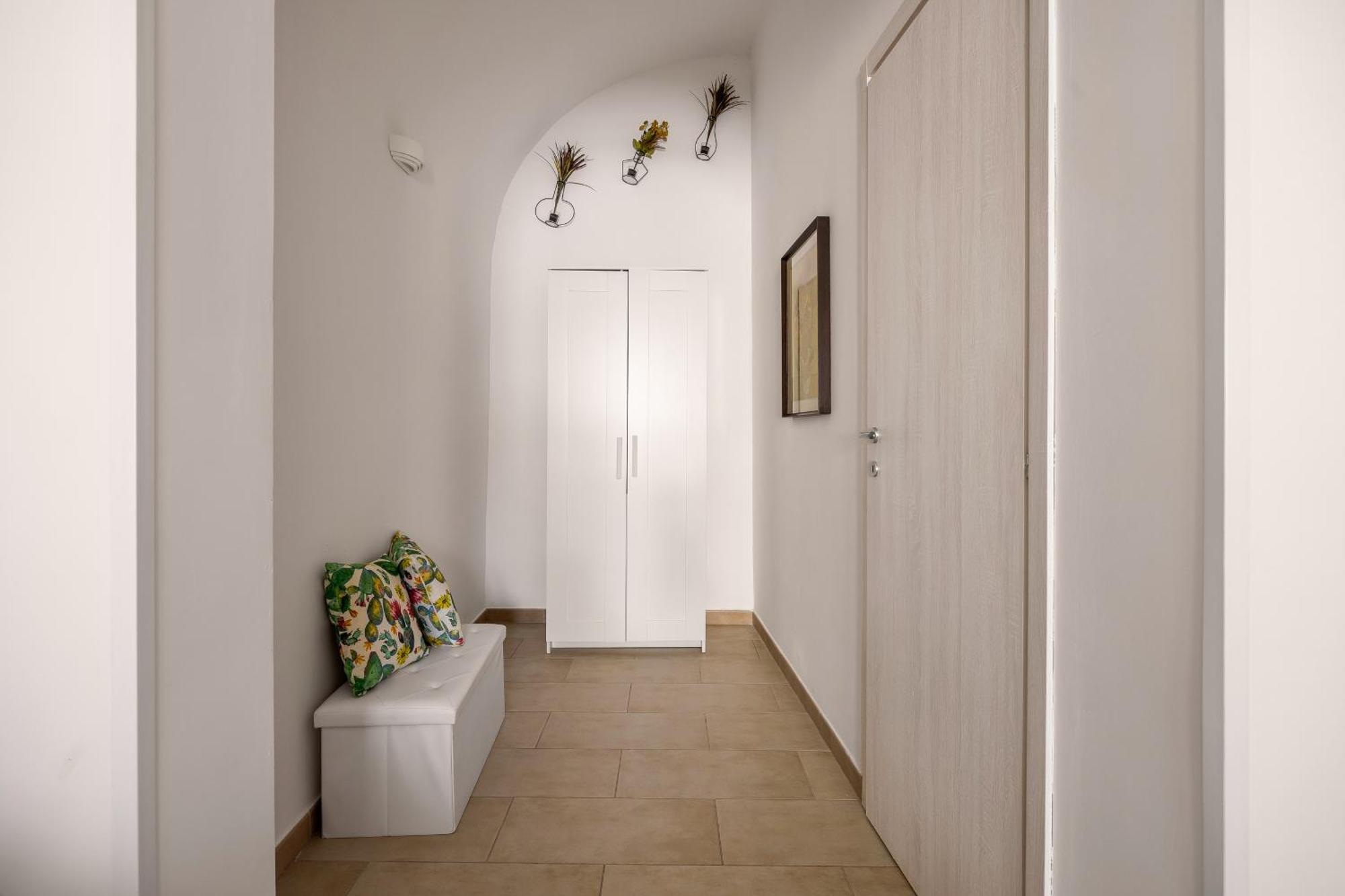 Madre Terra Airport Rooms And Suites Terrasini Exteriör bild