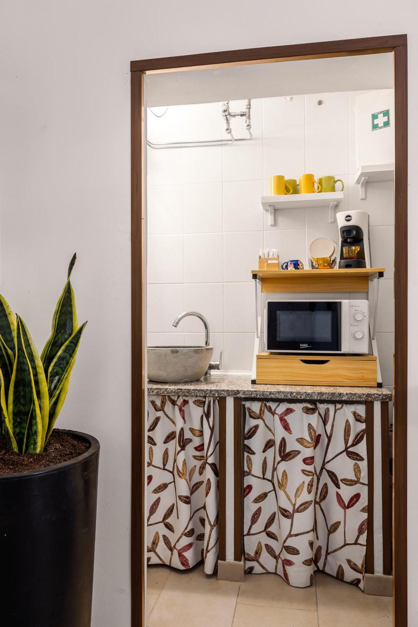 Madre Terra Airport Rooms And Suites Terrasini Exteriör bild
