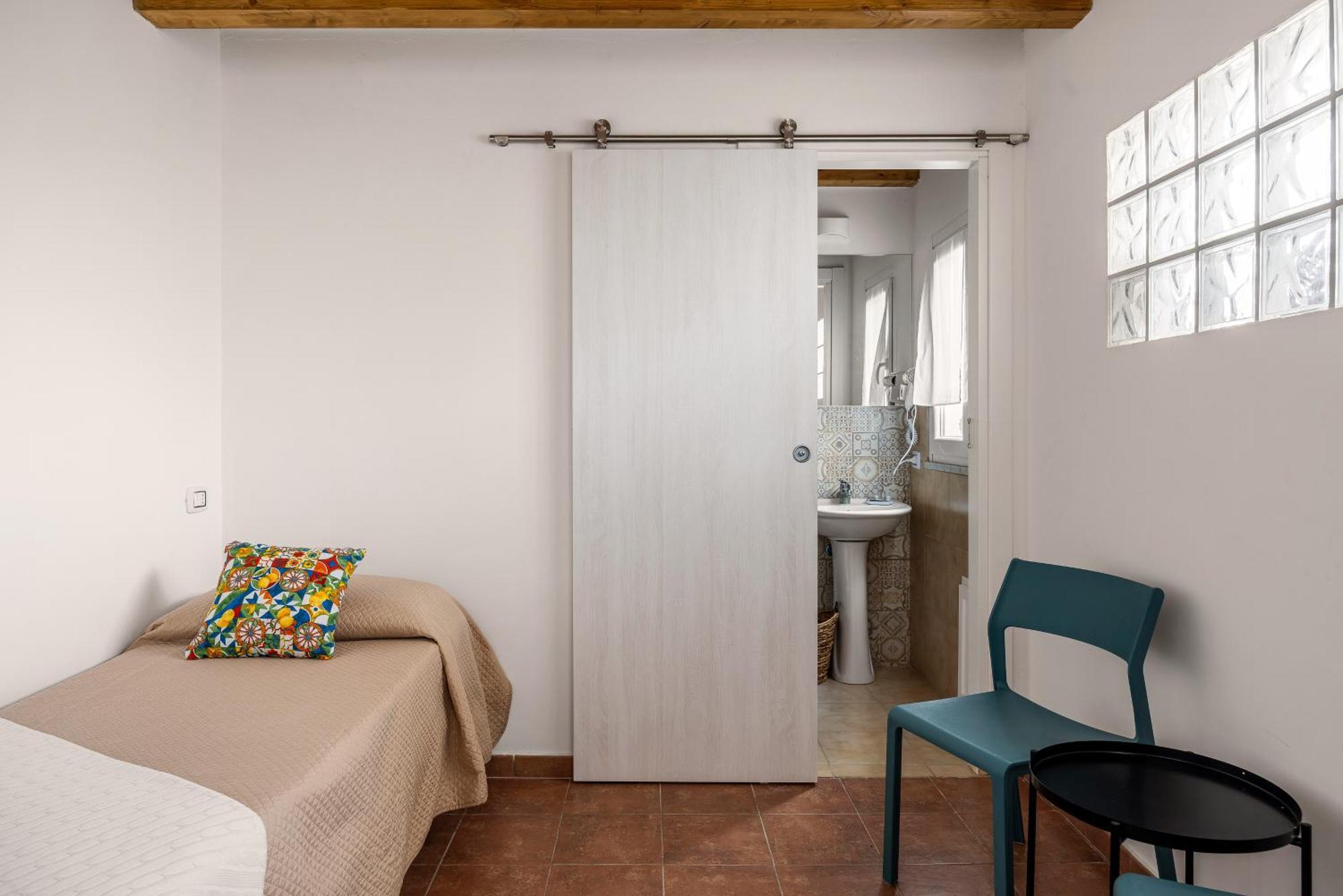 Madre Terra Airport Rooms And Suites Terrasini Exteriör bild