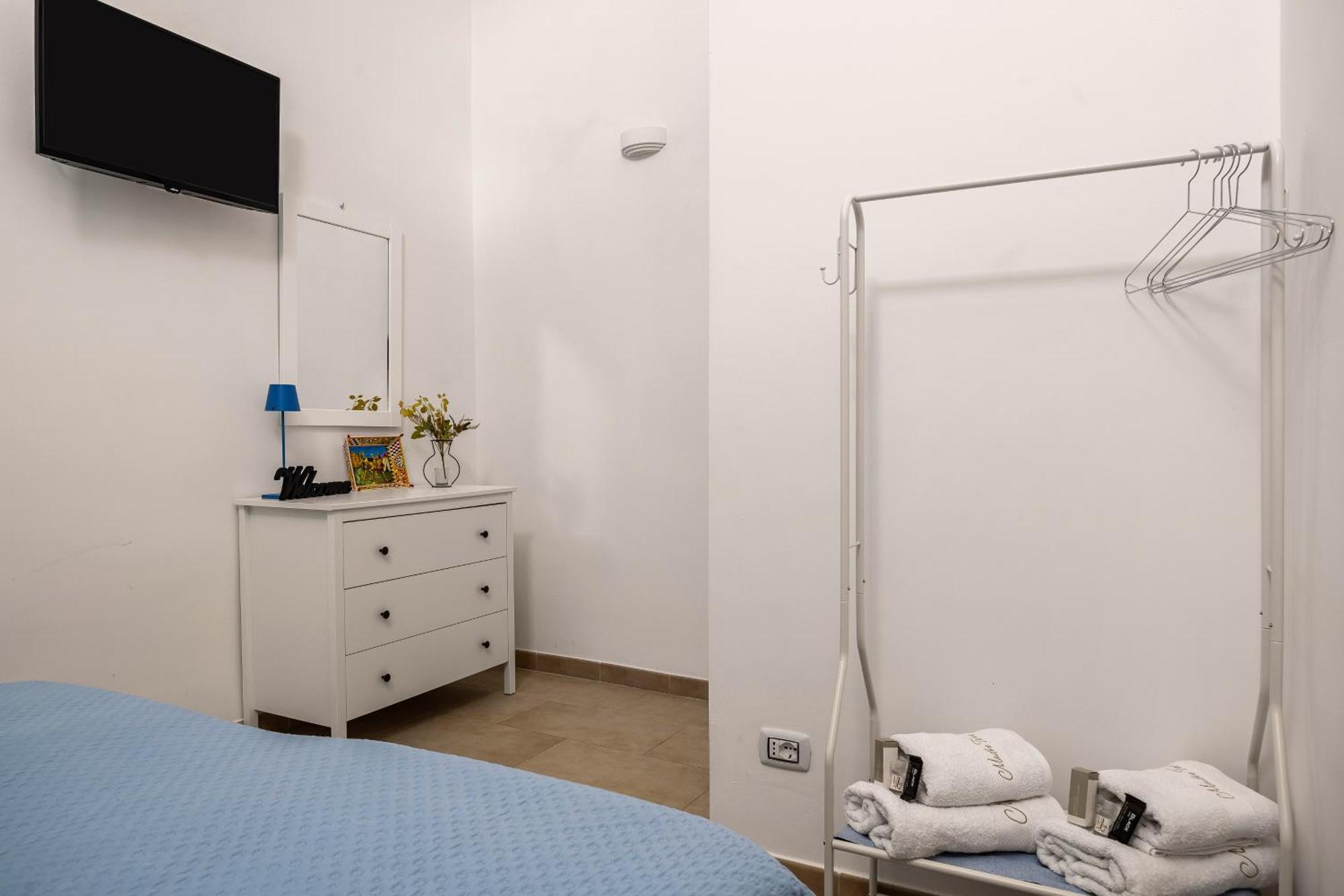 Madre Terra Airport Rooms And Suites Terrasini Exteriör bild