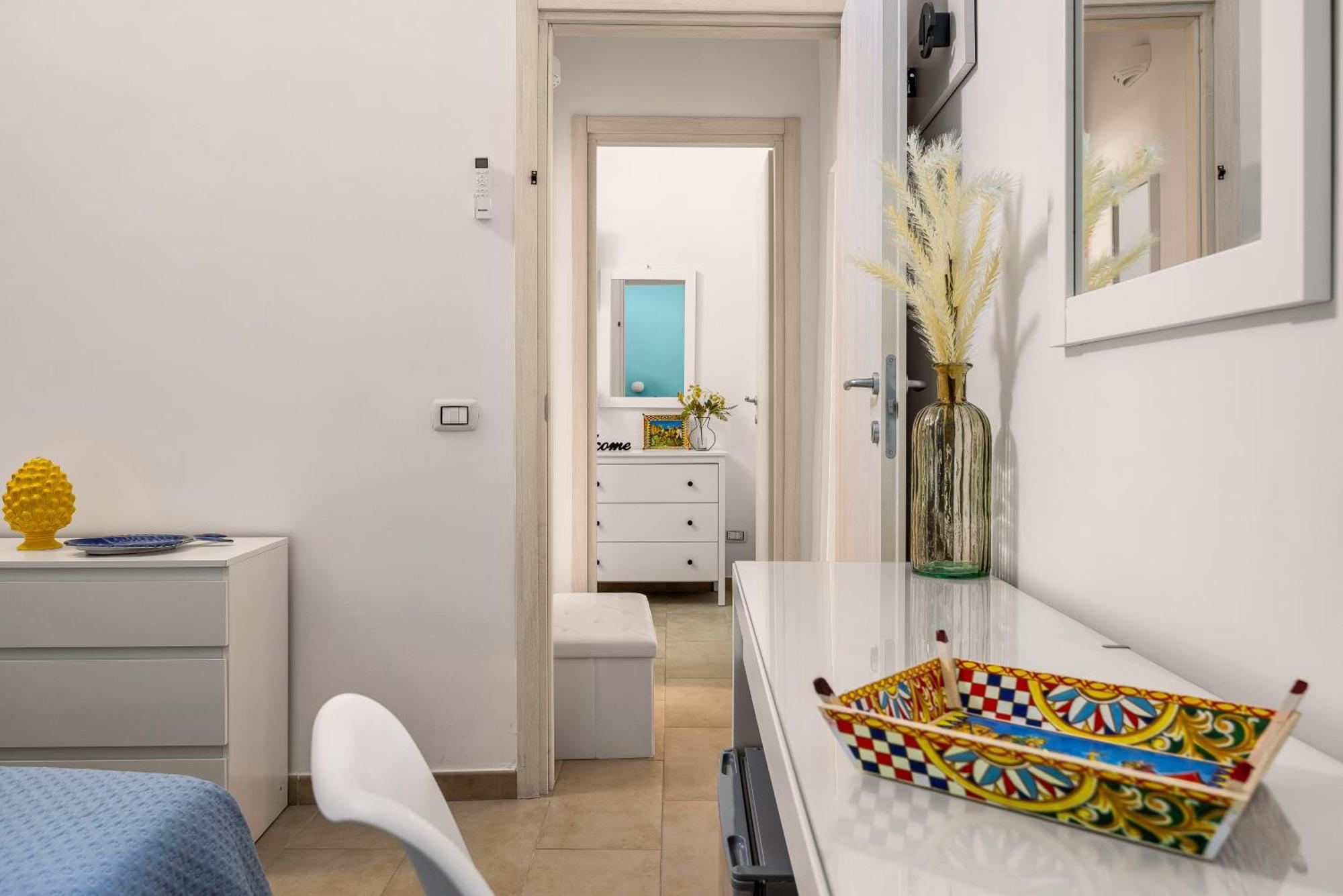 Madre Terra Airport Rooms And Suites Terrasini Exteriör bild