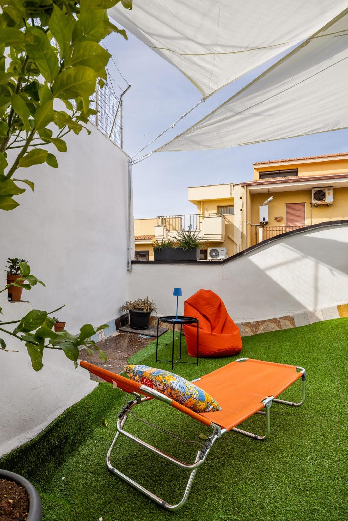 Madre Terra Airport Rooms And Suites Terrasini Exteriör bild