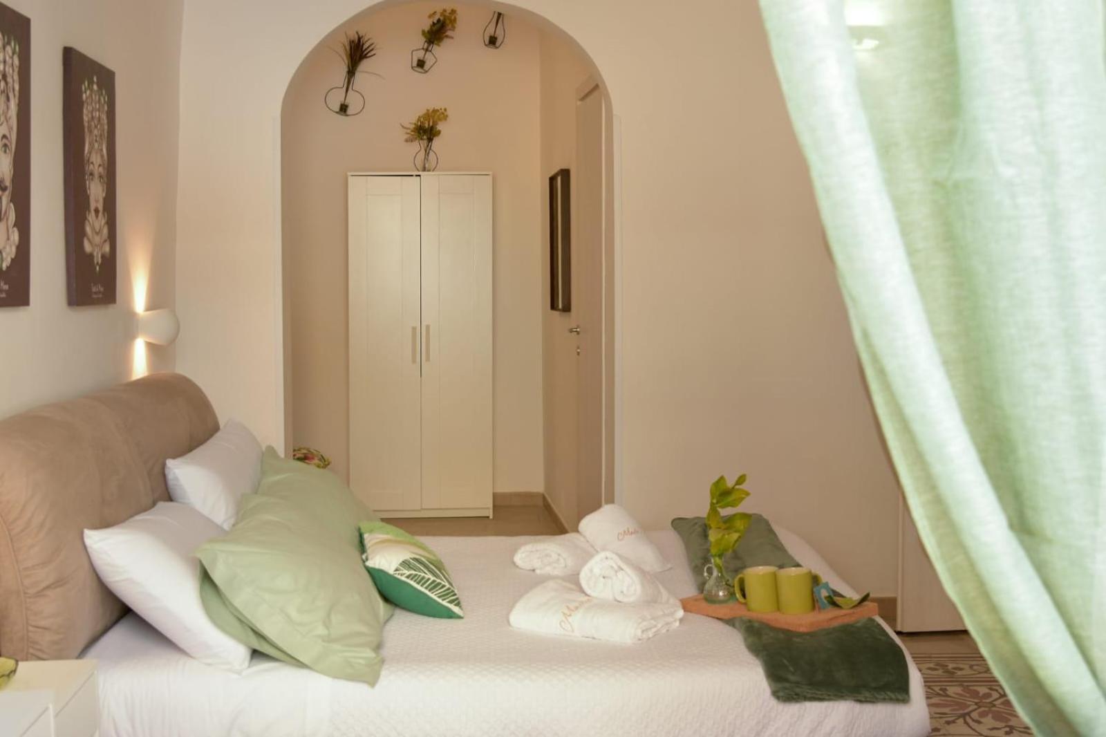 Madre Terra Airport Rooms And Suites Terrasini Exteriör bild