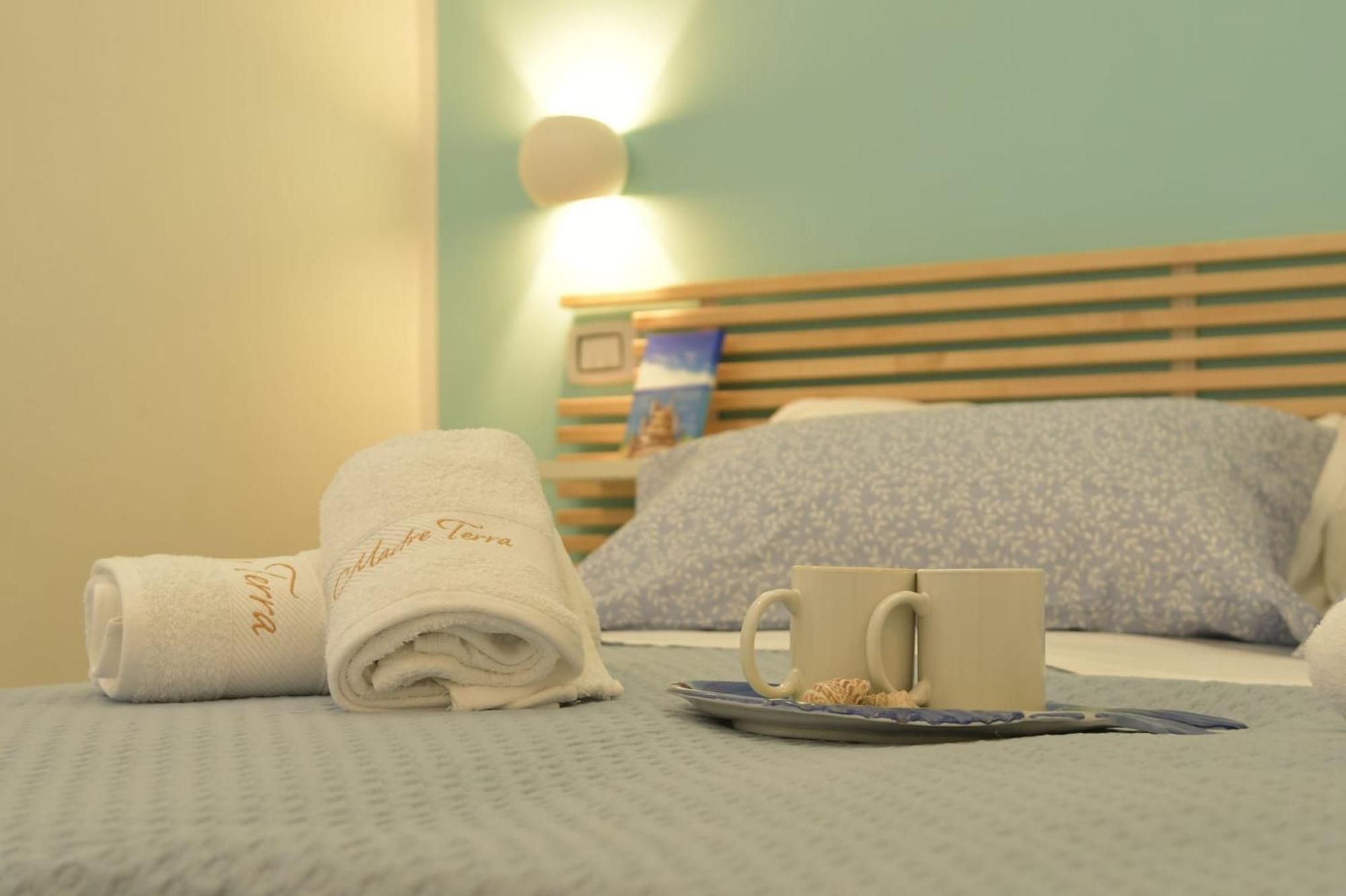 Madre Terra Airport Rooms And Suites Terrasini Exteriör bild